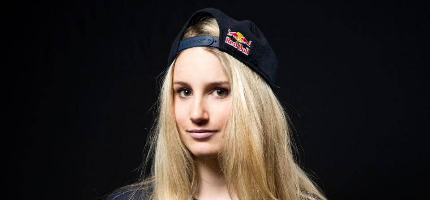 Erstmalig treten auch Frauen beim Air + Style an. Hier Anna Gasser