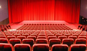 Sitze und Leinwand im Saal 1 im Metropol Kino - © METROPOL – Tirols Multiplex